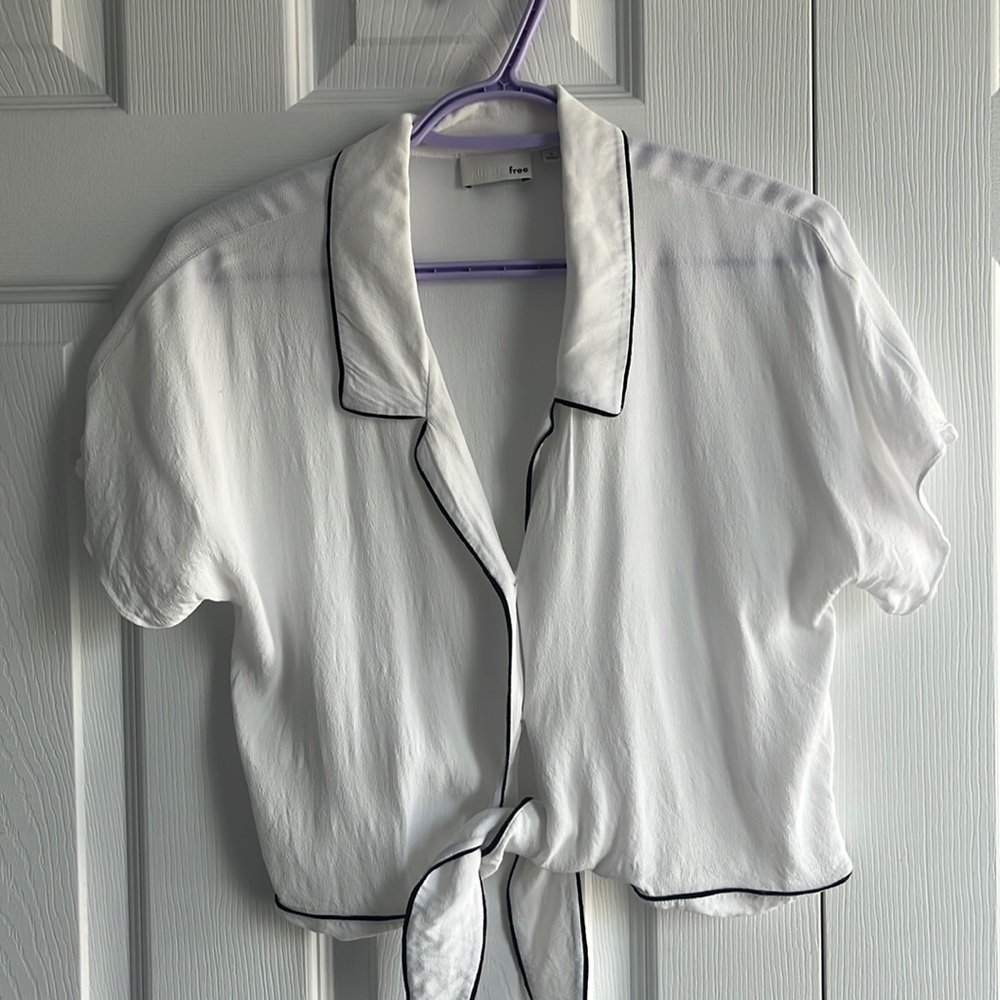 Aritzia Wilfred Free Crop Tie-Front Blouse